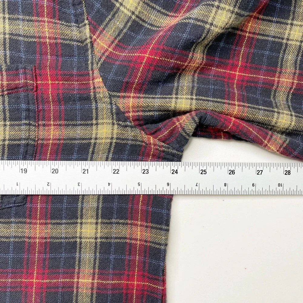 Carbon2Cobalt Plaid Button Up Flannel Shirt Size L‎ Long Sleeve Curved Hem